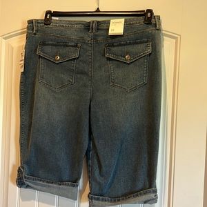 Brand new slimming jean shorts size 18